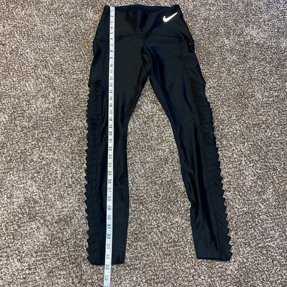 Nike Leggings with cutouts down sides - Picture 4 of 10